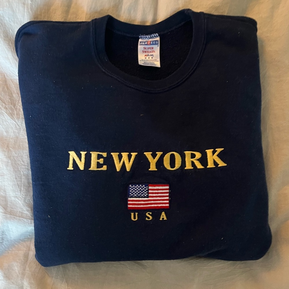 Vintage Preppy Embroidered NYC sweatshirt!